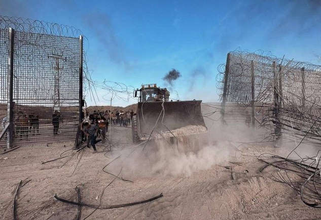 Bulldozer-Gaza-fence
